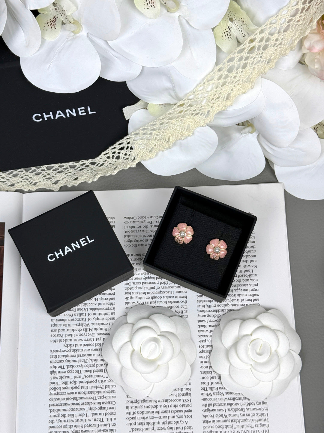 [OrnoraJewelry]26C Pink Camellia Pearl Enamel Stud Earrings