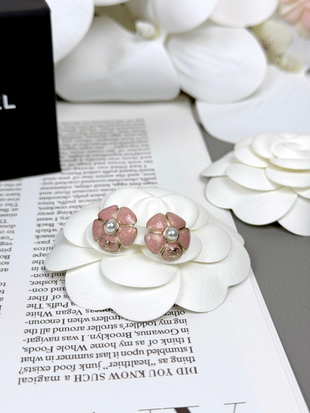 [OrnoraJewelry]26C Pink Camellia Pearl Enamel Stud Earrings