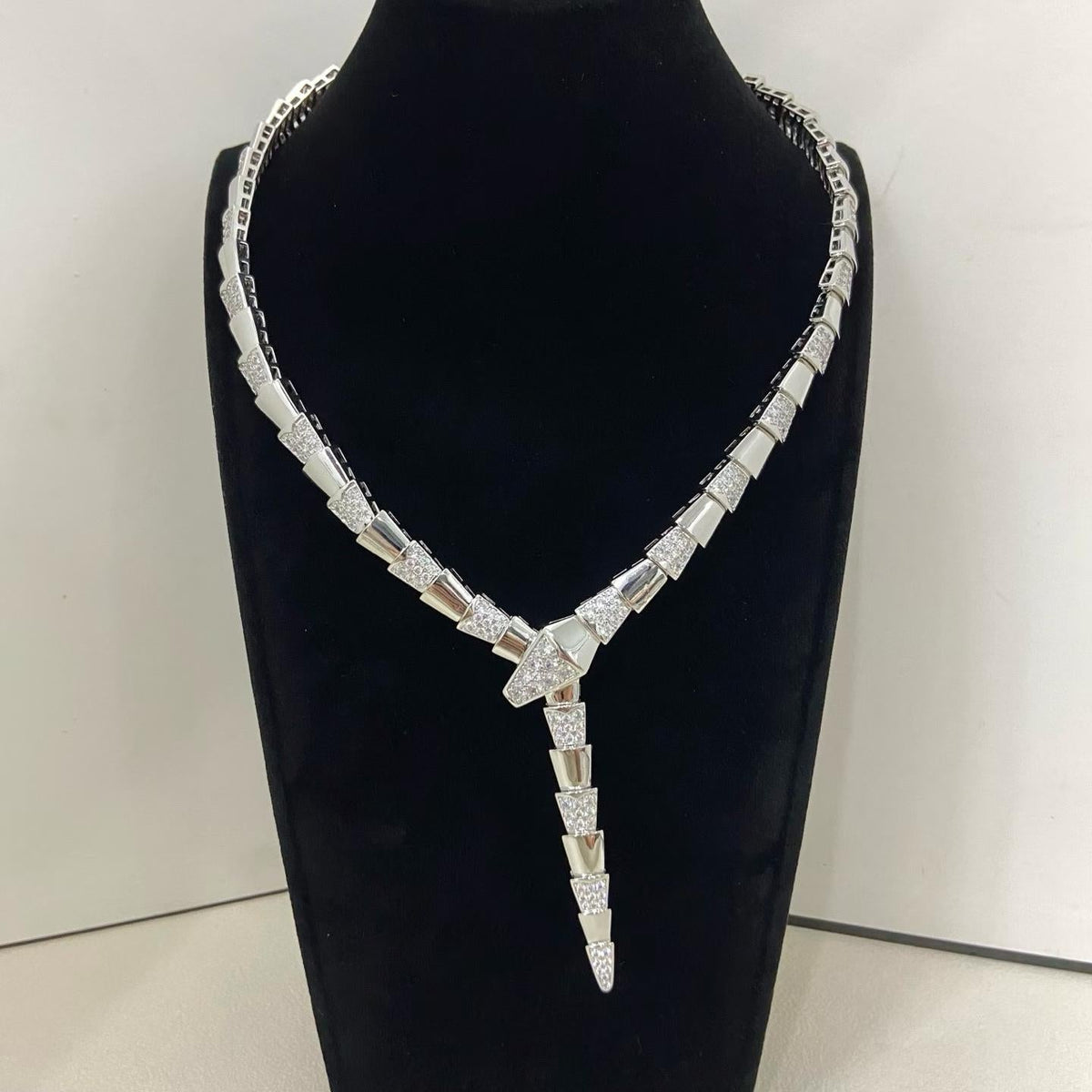 [Ornora Jewelry]NEW WIDE BAND INLAID DIAMOND SNAKE NECKLACE