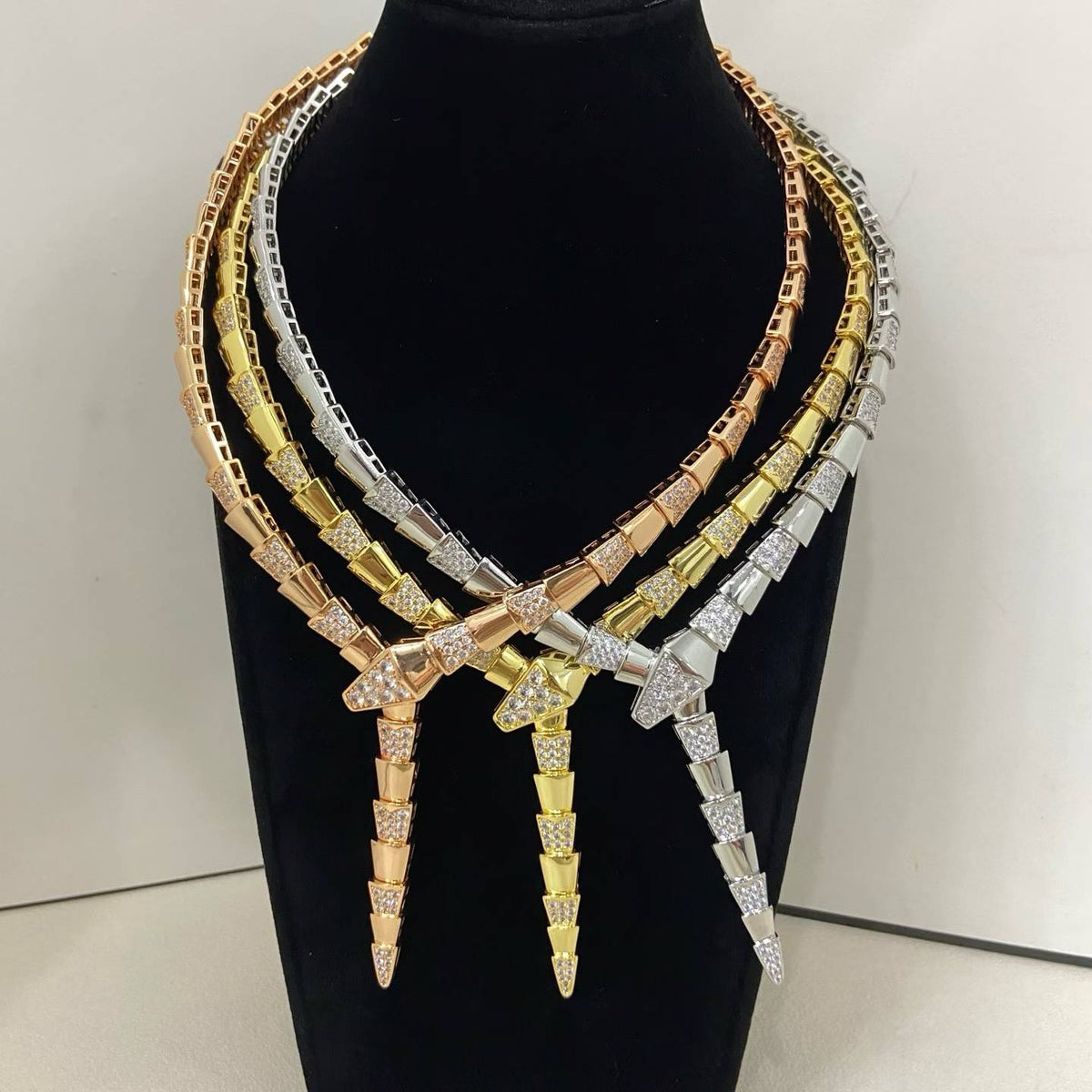 [Ornora Jewelry]NEW WIDE BAND INLAID DIAMOND SNAKE NECKLACE