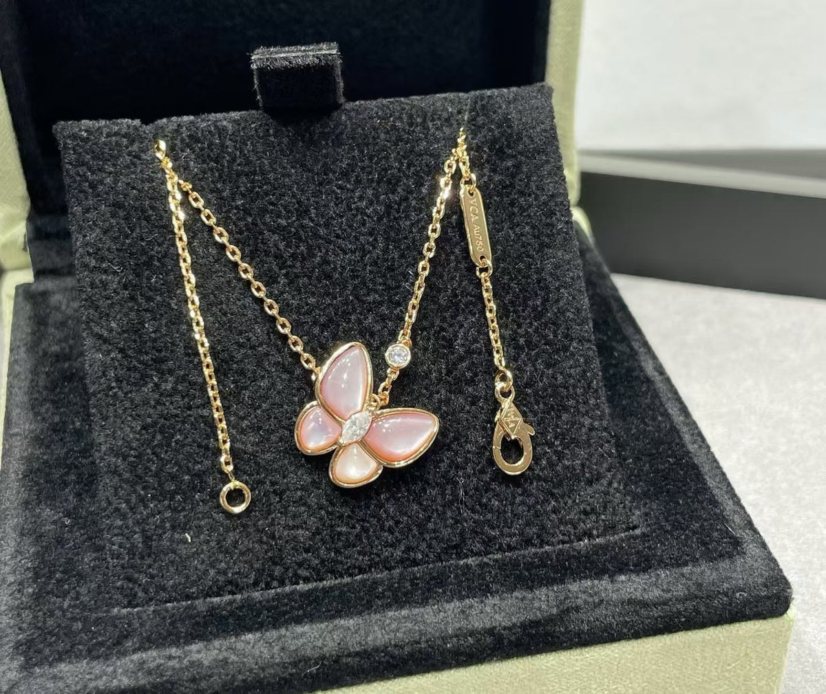 [OrnoraJewelry]BUTTERFLY PINK MOTHER-OF-PEARL DIAMOND NECKLACE