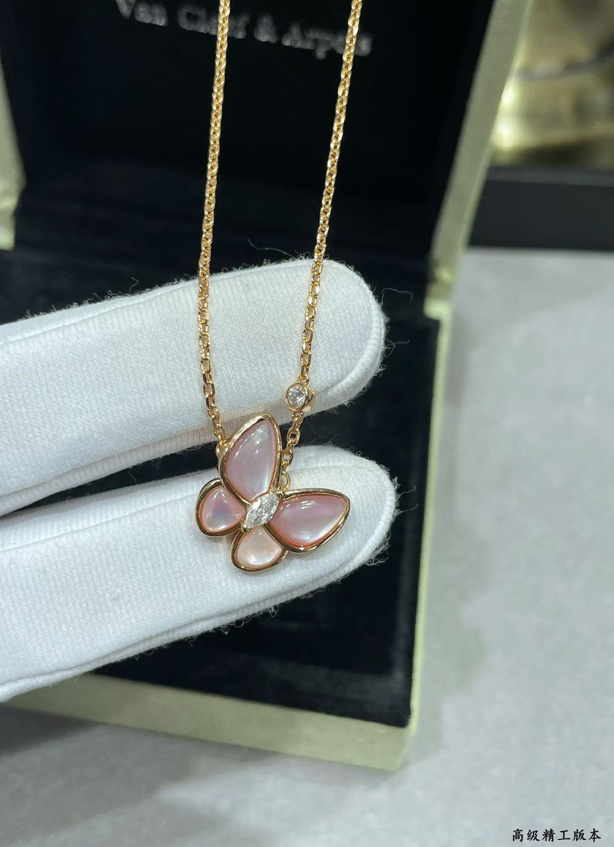 [OrnoraJewelry]BUTTERFLY PINK MOTHER-OF-PEARL DIAMOND NECKLACE