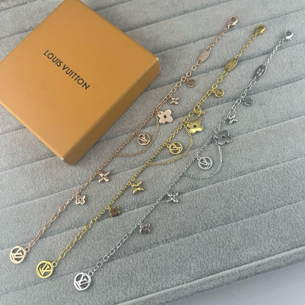 [OrnoraJewelry]SMOOTH MULTI FLOWER BRACELET