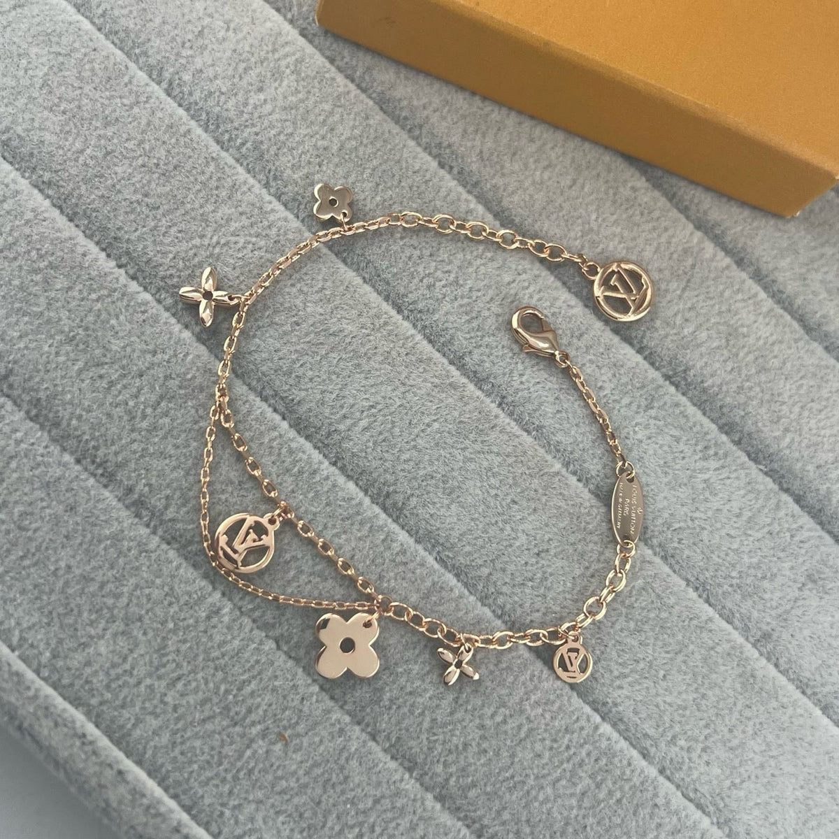[OrnoraJewelry]SMOOTH MULTI FLOWER BRACELET