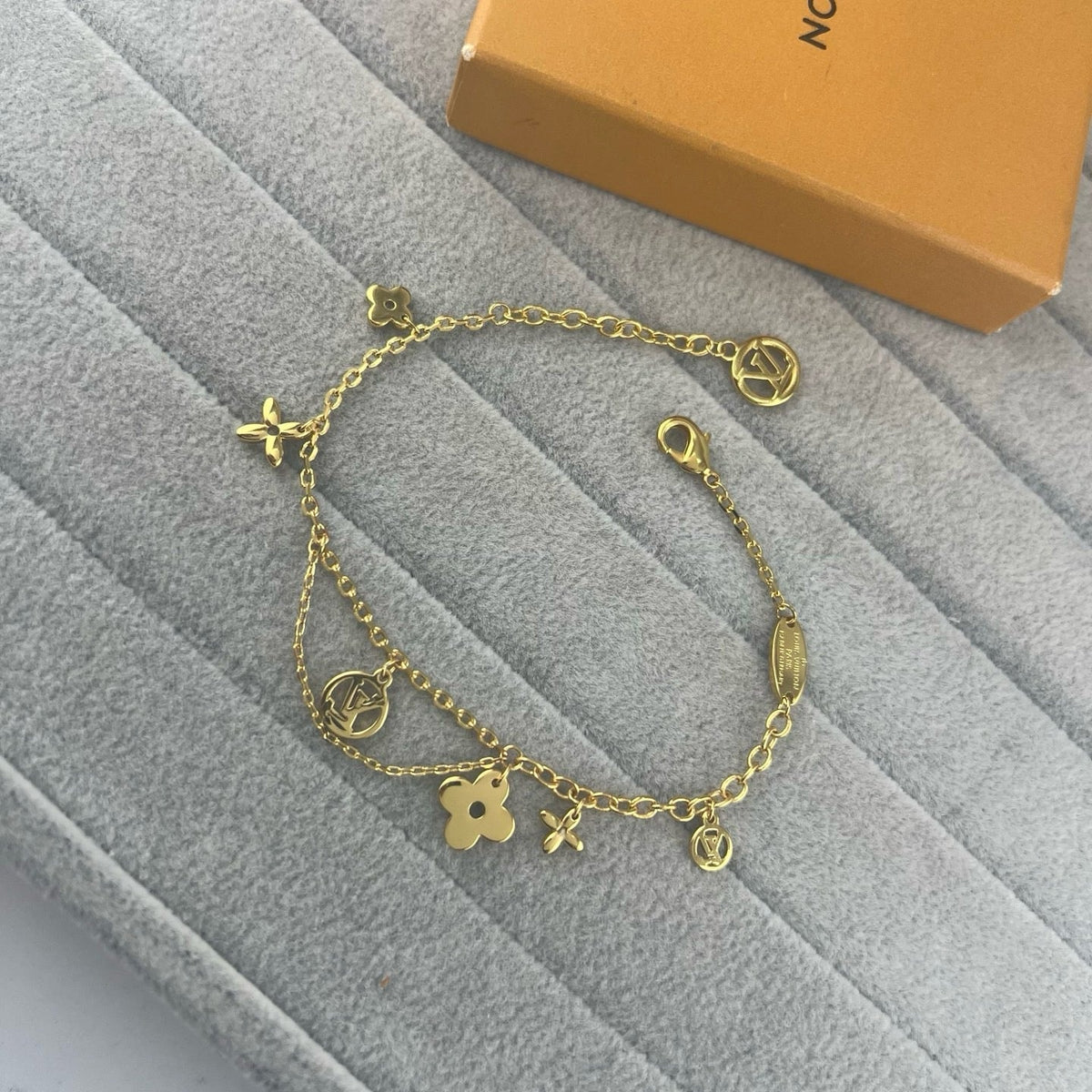 [OrnoraJewelry]SMOOTH MULTI FLOWER BRACELET