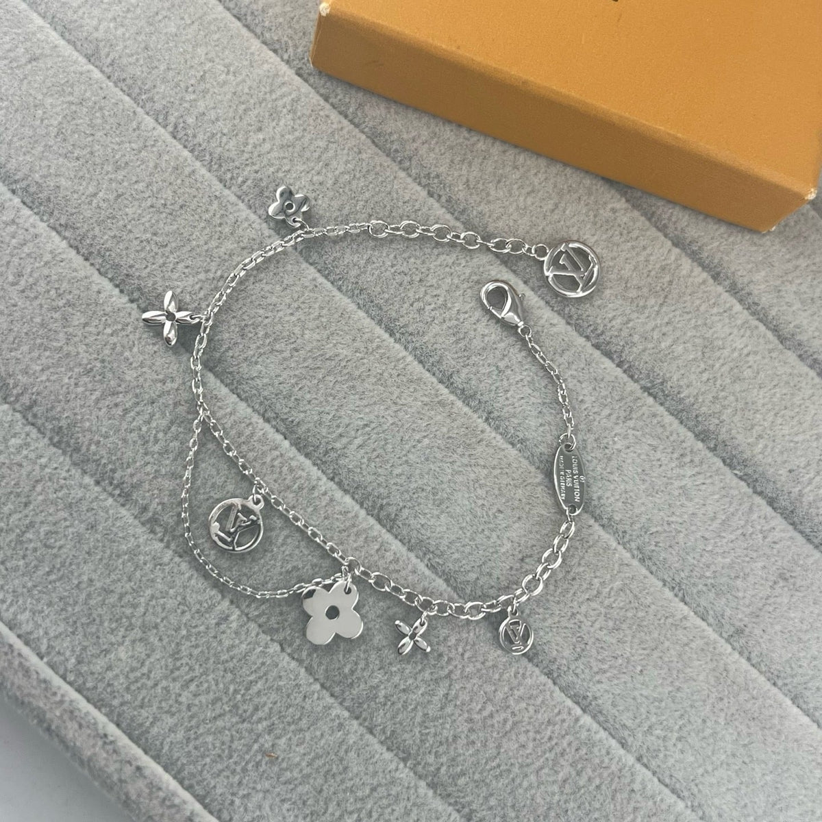 [OrnoraJewelry]SMOOTH MULTI FLOWER BRACELET