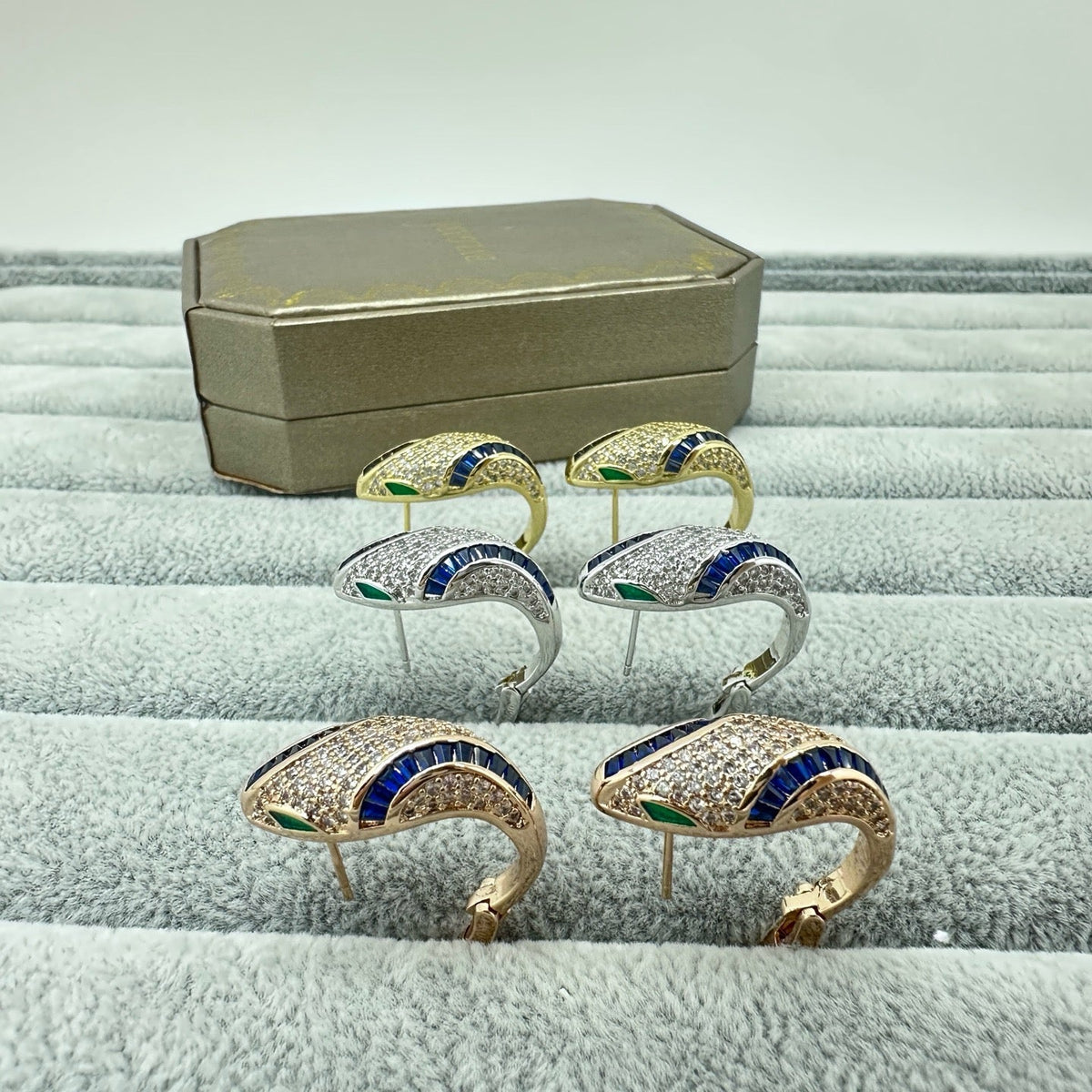 [OrnoraJewelry]FULL STONE TWO-TONE SNAKE EARRING STUDS
