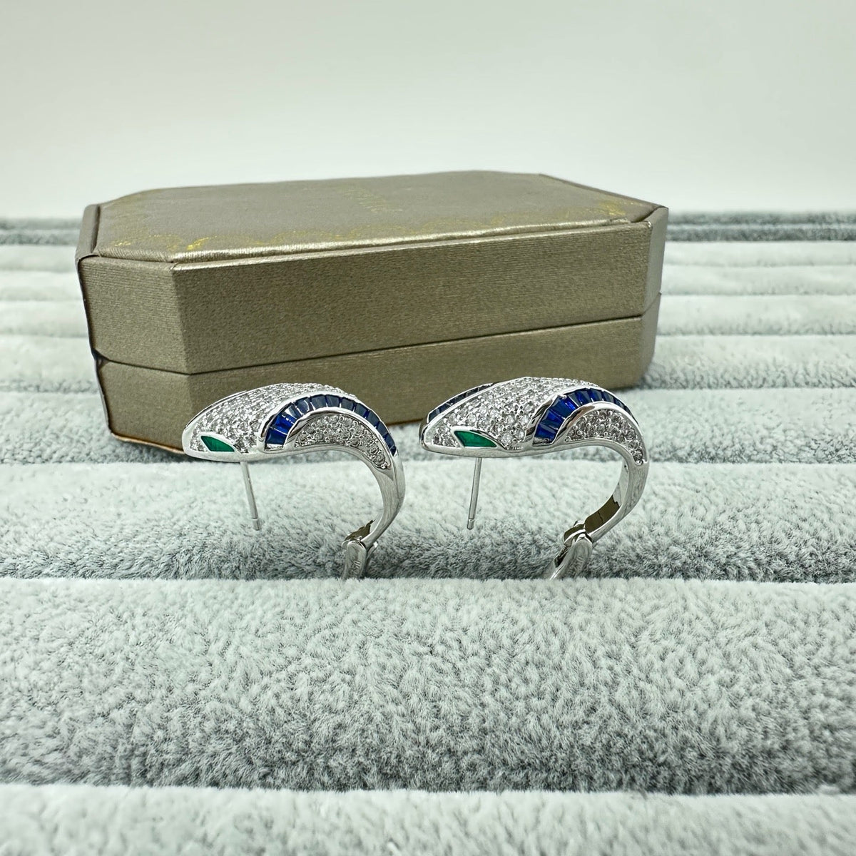 [OrnoraJewelry]FULL STONE TWO-TONE SNAKE EARRING STUDS