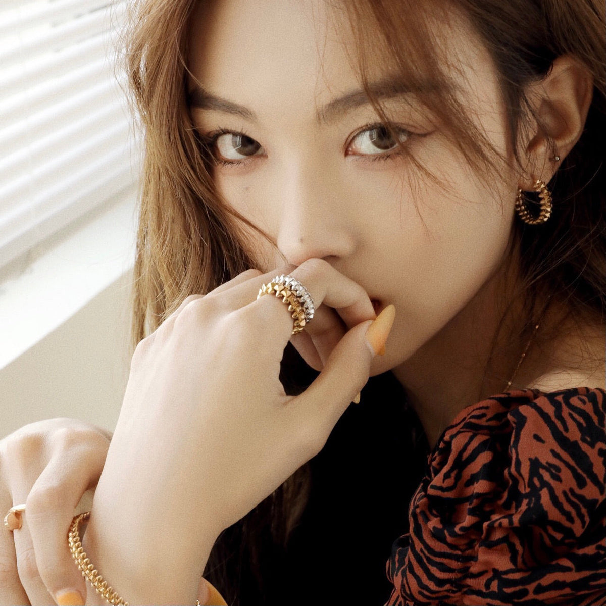 [OrnoraJewelry]CLASH SMALL HOOP EARRINGS