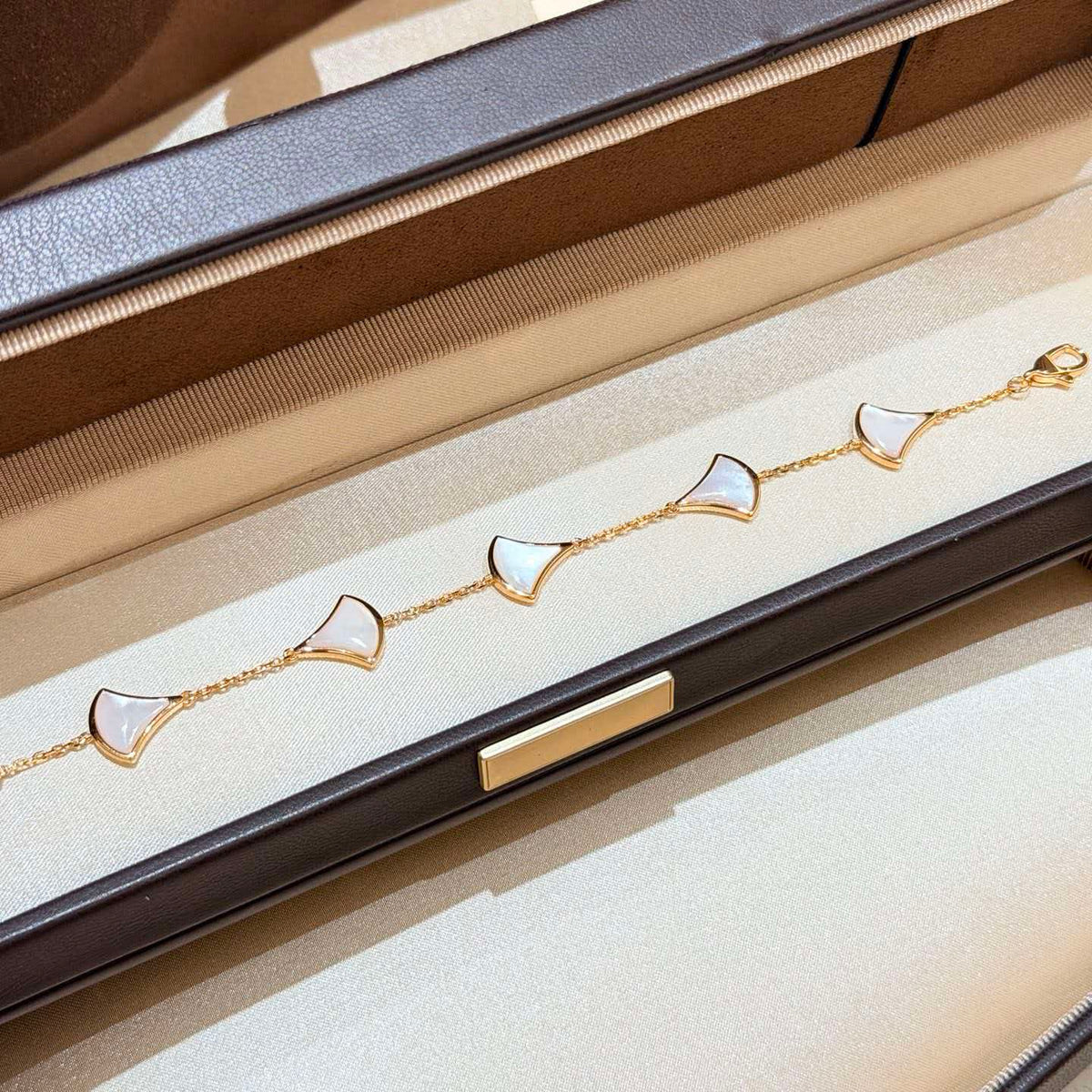 [OrnoraJewelry]5-Motif White Mother-of-Pearl Bracelet