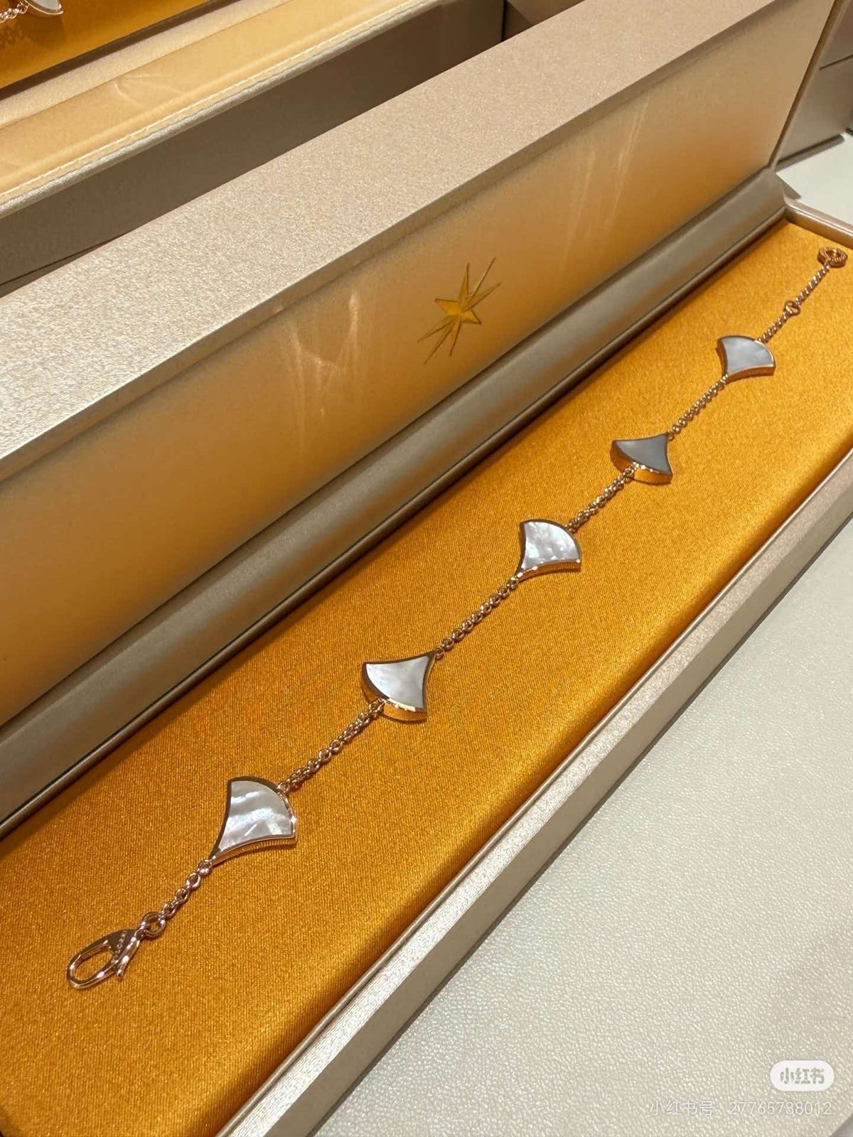 [OrnoraJewelry]5-Motif White Mother-of-Pearl Bracelet