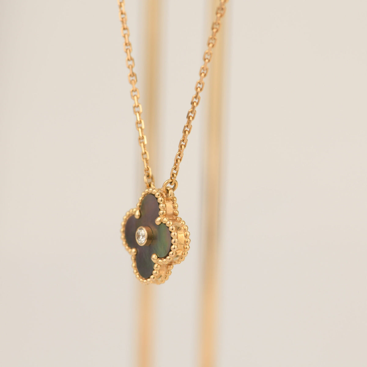 [OrnoraJewelry]CLOVER 15MM DIAMOND AND MOTHER-OF-GREY NECKLACE