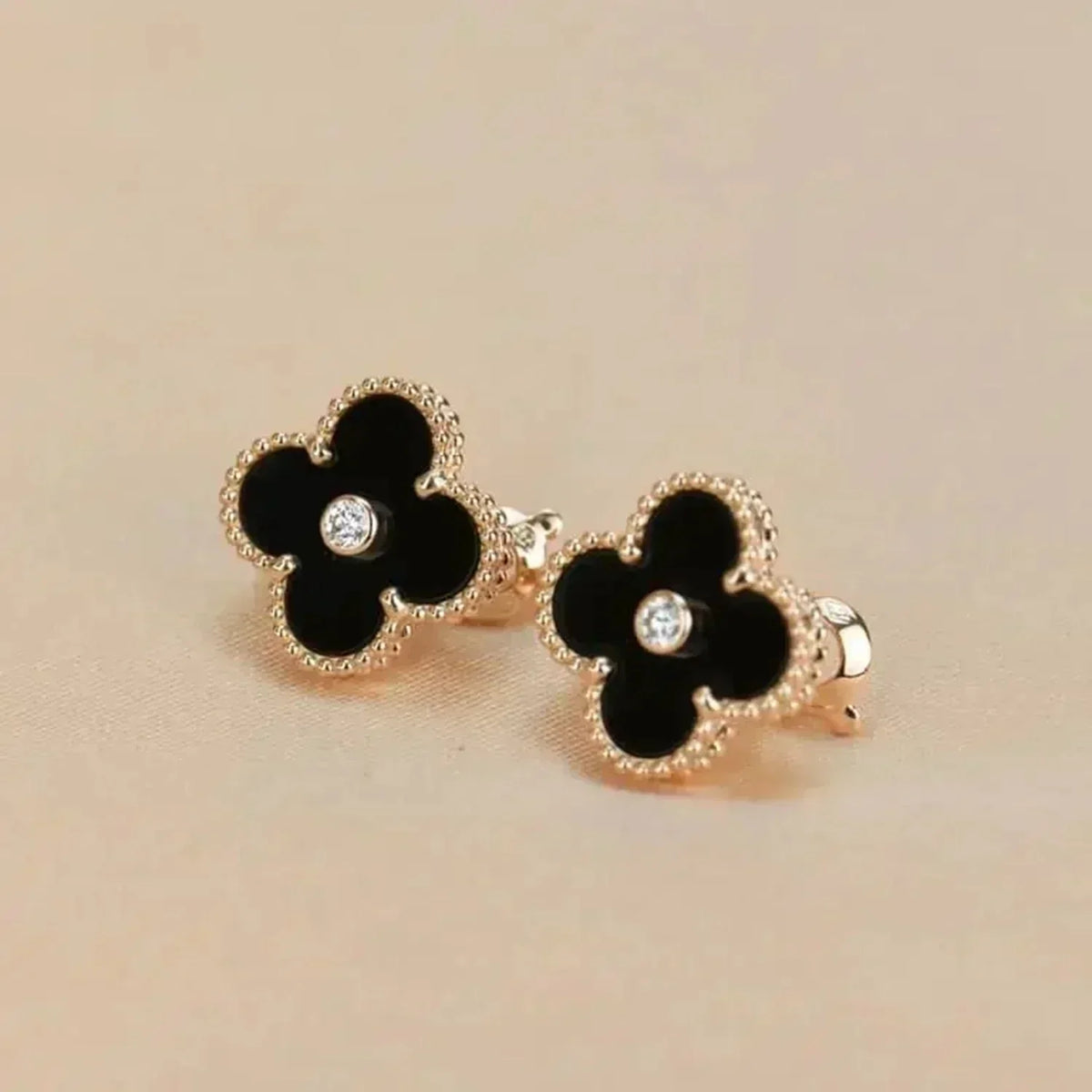 [OrnoraJewelry]CLOVER MEDIUM 1 MOTIFS ONYX DIAMOND EARRINGS