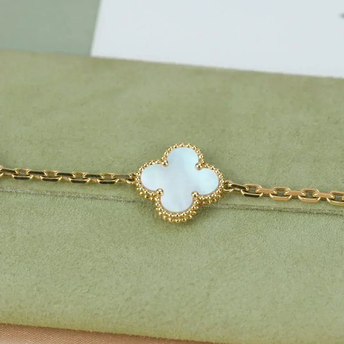 [OrnoraJewelry]CLOVER WHITE PEARL MOP 5 MOTIF BRACELET COLLECTION