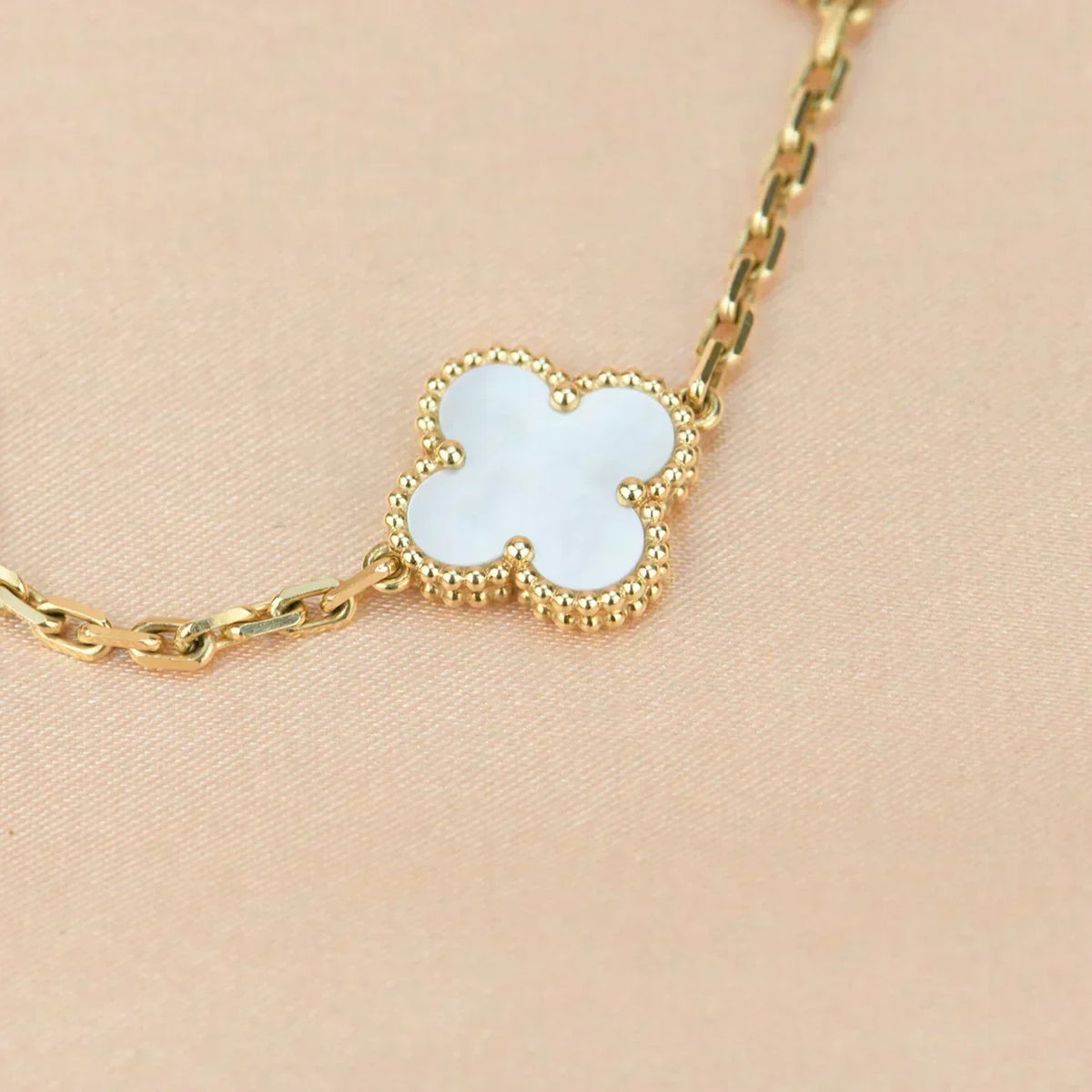 [OrnoraJewelry]CLOVER WHITE PEARL MOP 5 MOTIF BRACELET COLLECTION