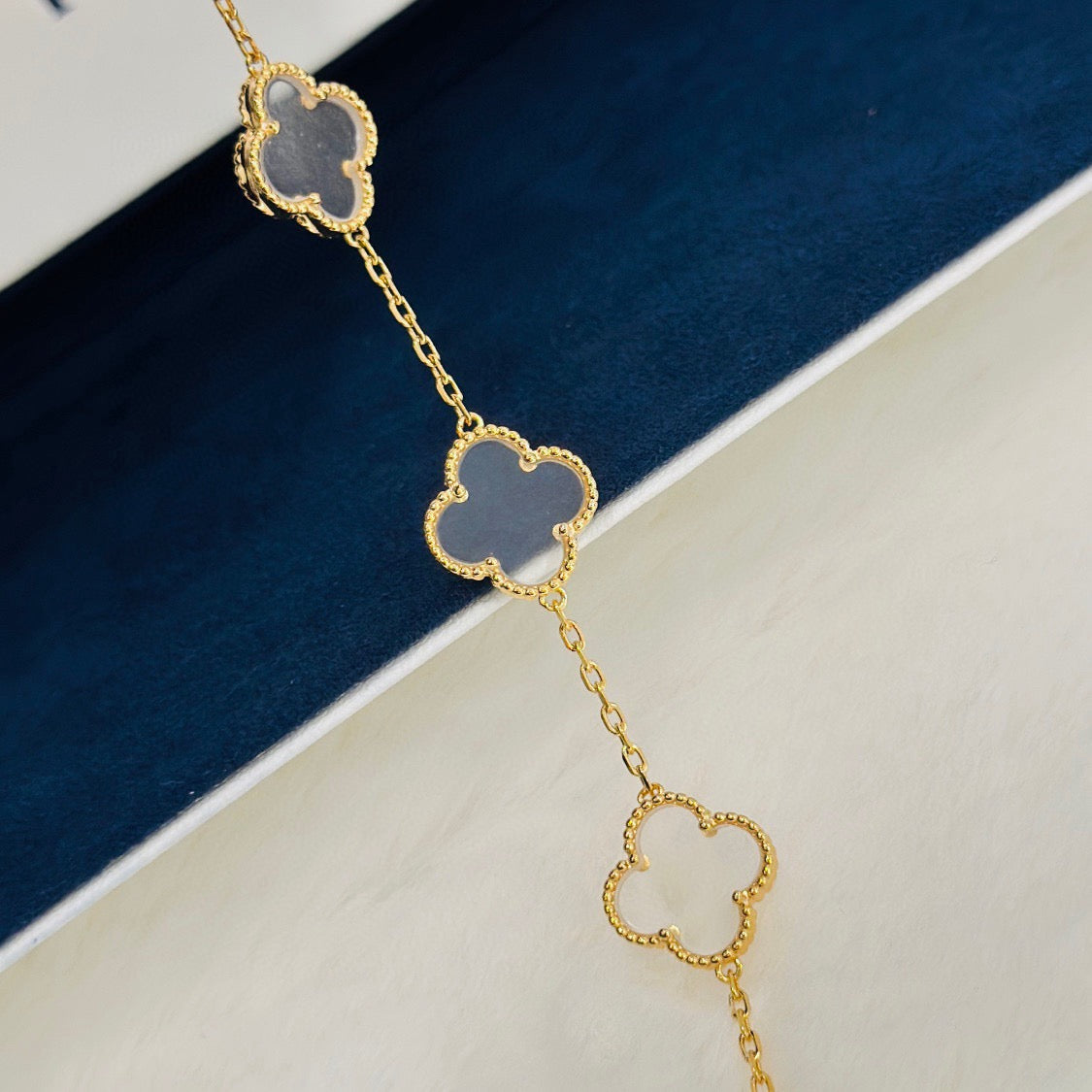 [OrnoraJewelry]CLOVER 5 MOTIF ROCK CRYSTAL BRACELET