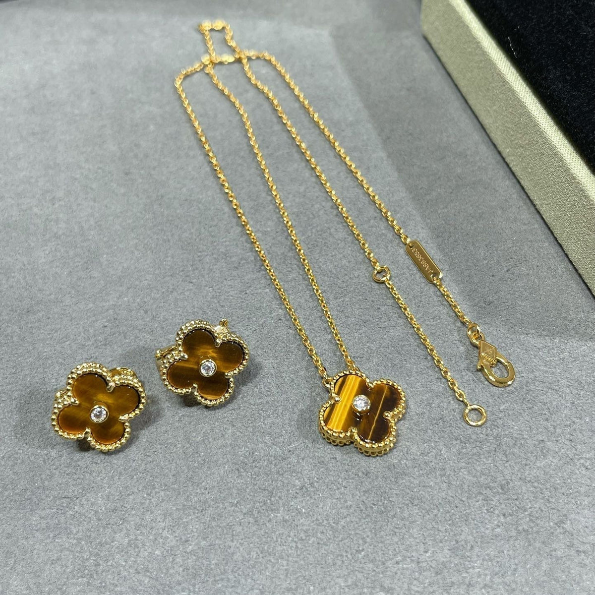 [OrnoraJewelry]CLOVER 15MM DIAMOND AND YELLOW TIGER'S EYE AGATE necklace