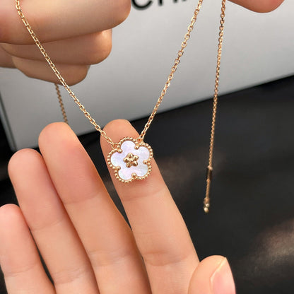 [OrnoraJewelry]LUCKY  WHITE MOP  PLUM BLOSSOM NECKLACE