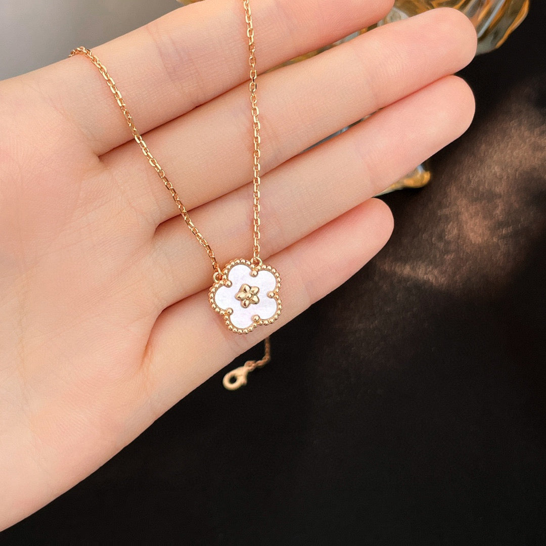 [OrnoraJewelry]LUCKY  WHITE MOP  PLUM BLOSSOM NECKLACE