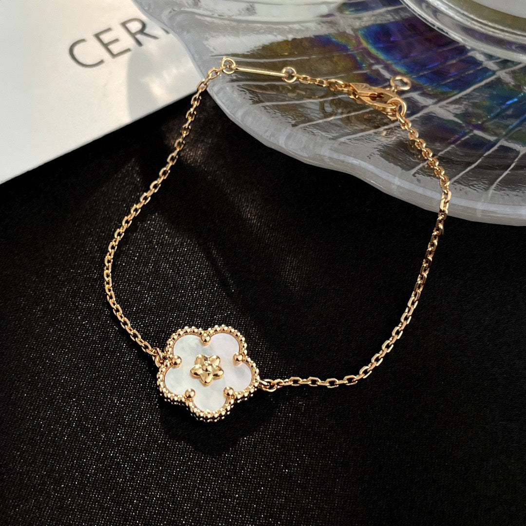 [OrnoraJewelry]LUCKY WHITE MOP PLUM BLOSSOM  BRACELET