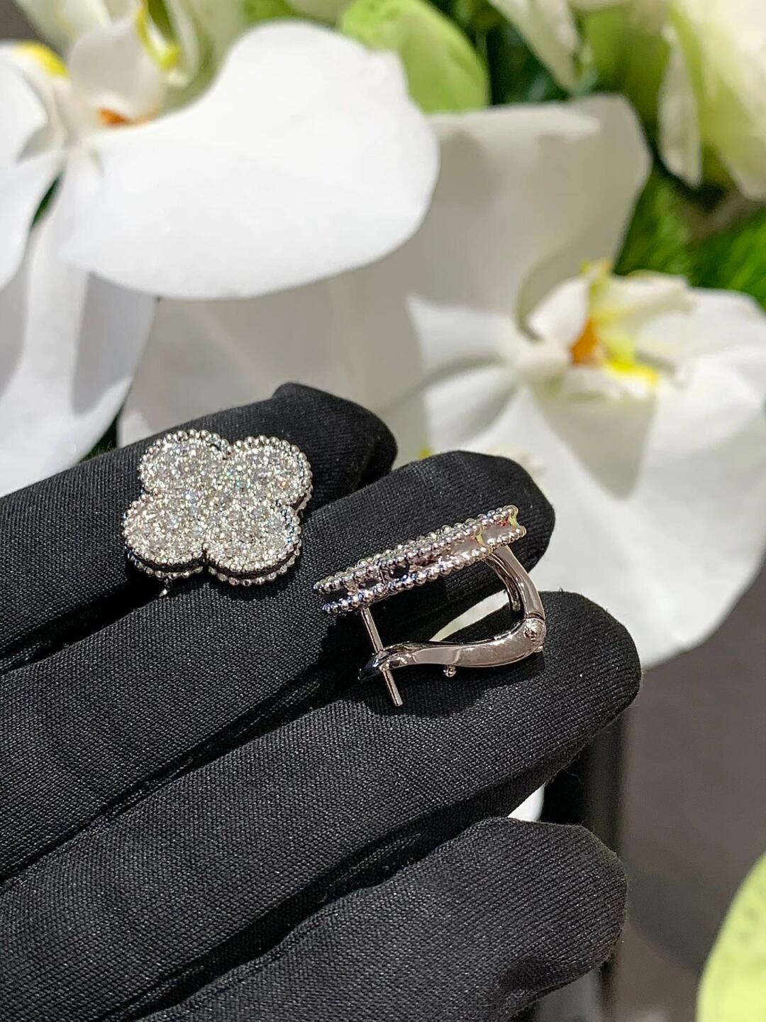 [OrnoraJewelry]CLOVER 20MM MOTIFS DIAMOND STUD EARRINGS SILVER