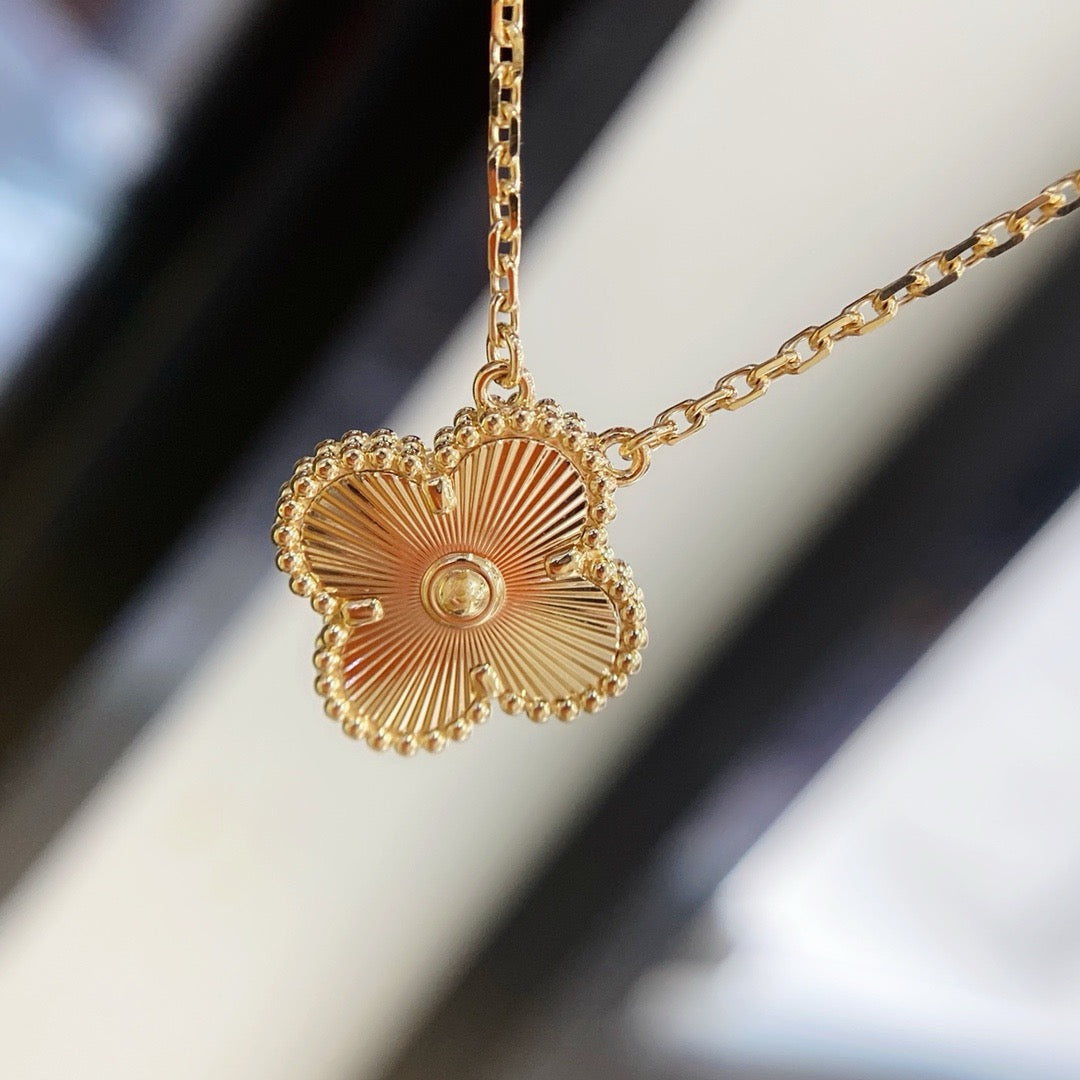 [OrnoraJewelry]CLOVER 15MM LASER NECKLACE