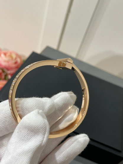 [Ornora Jewelry]WIDE HINGED BANGLE PINK GOLD WITH BAGUETTE DIAMONDS