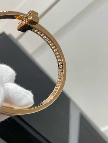 [Ornora Jewelry]WIDE HINGED BANGLE PINK GOLD WITH BAGUETTE DIAMONDS