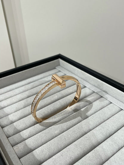 [Ornora Jewelry]WIDE HINGED BANGLE PINK GOLD WITH BAGUETTE DIAMONDS