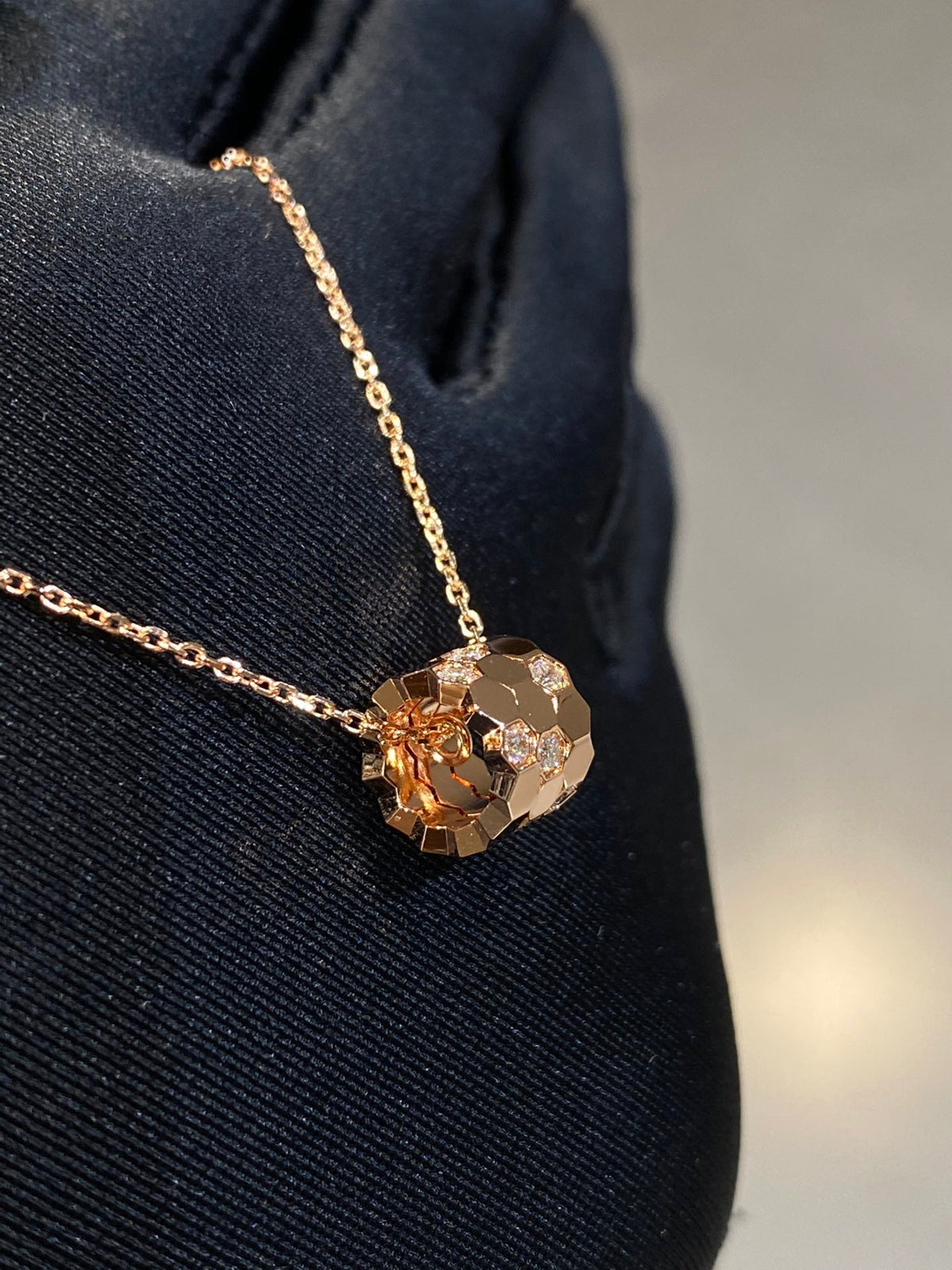 [OrnoraJewelry]BEE LOVE DIAMOND NECKLACE