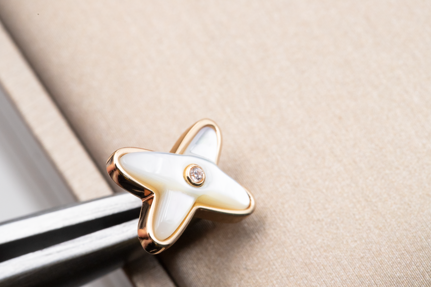 [Ornora Jewelry]JEUX DE WHITE MOP PINK GOLD DIAMOND EARRINGS