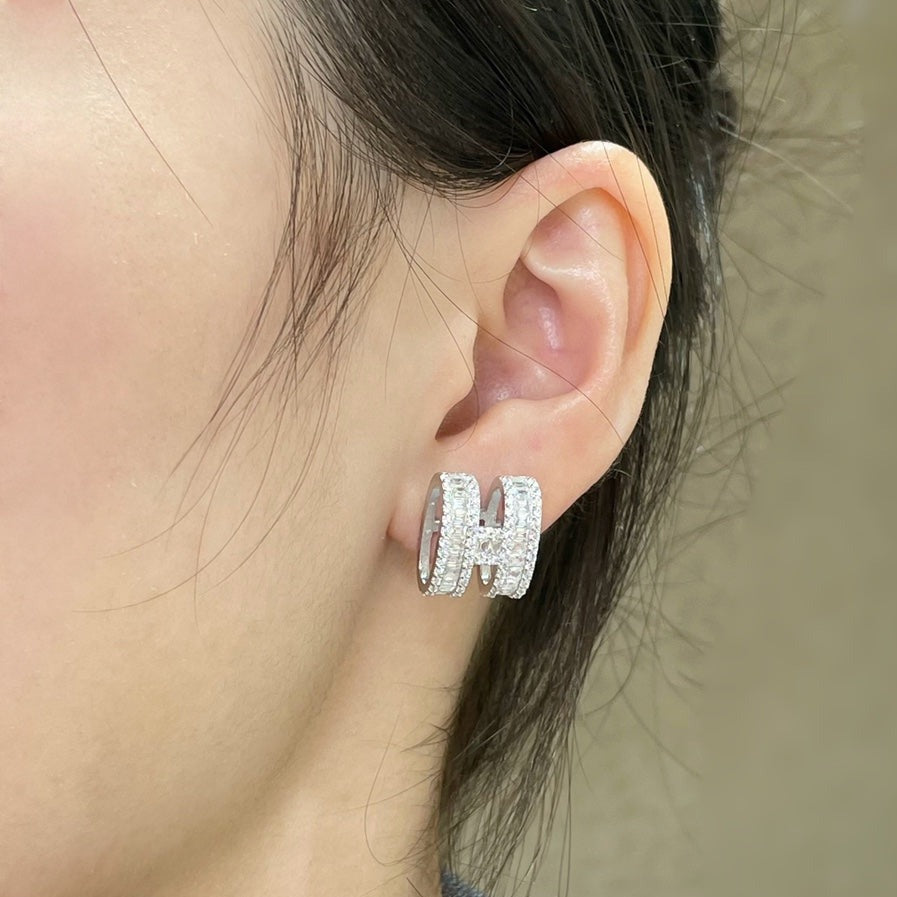 [OrnoraJewelry]H STUD EARRINGS WITH SILVER DIAMONDS