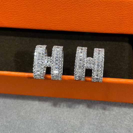 [OrnoraJewelry]H STUD EARRINGS WITH SILVER DIAMONDS