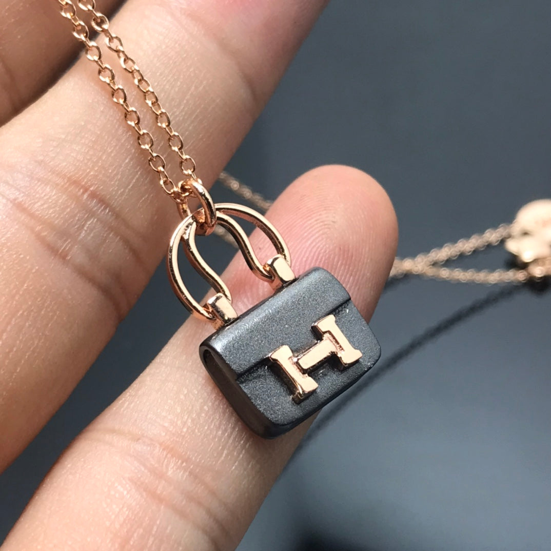 [OrnoraJewelry]WOMEN'S HM AMULETTES CONSTANCE PENDANT NECKLACE