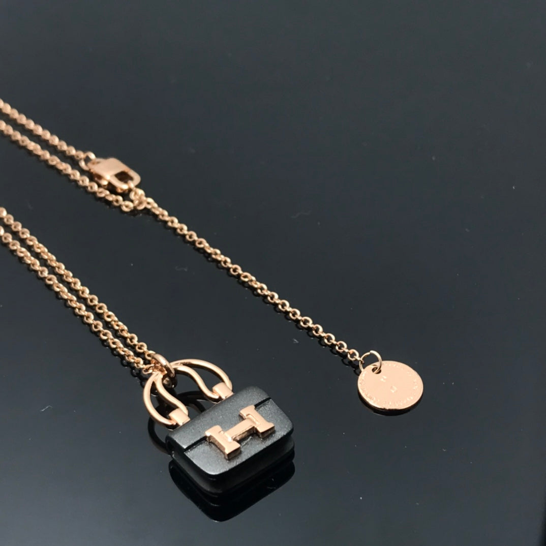 [OrnoraJewelry]WOMEN'S HM AMULETTES CONSTANCE PENDANT NECKLACE