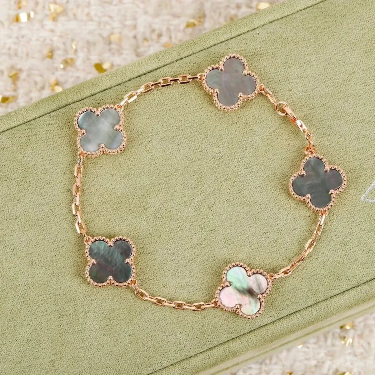 [OrnoraJewelry] CLOVER 5 MOTIF GRAY MOP BRACELET COLLECTION