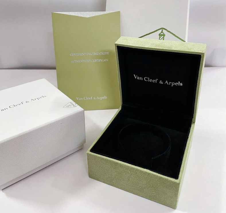 [OrnoraJewelry]CLOVER 15MM LASER NECKLACE AND BOX