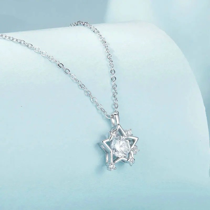 Shiny OrnoraPendant Necklace
