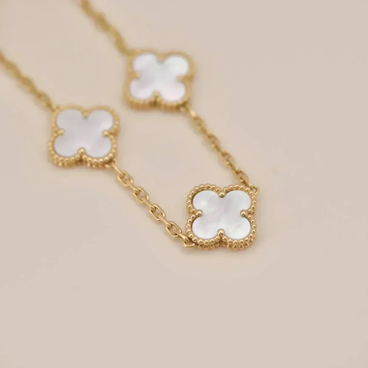 [OrnoraJewelry]CLOVER WHITE PEARL MOP 5 MOTIF BRACELET COLLECTION