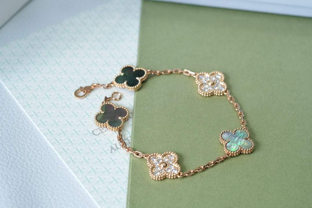 [OrnoraJewelry] CLOVER 5 MOTIF GRAY MOP BRACELET COLLECTION