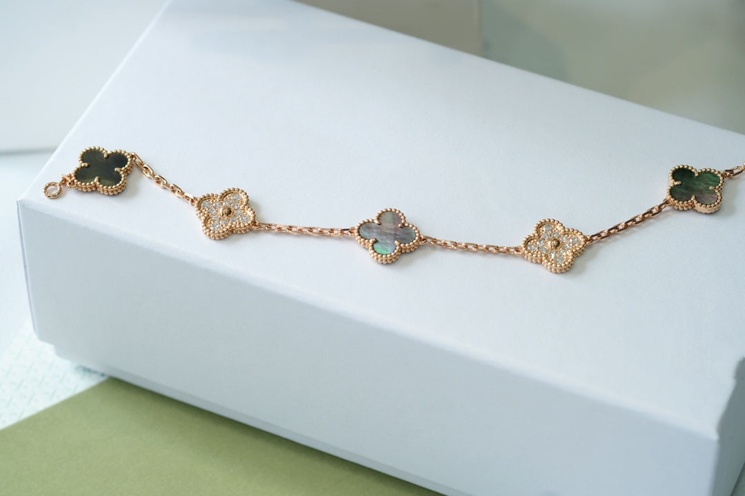 [OrnoraJewelry] CLOVER 5 MOTIF GRAY MOP BRACELET COLLECTION