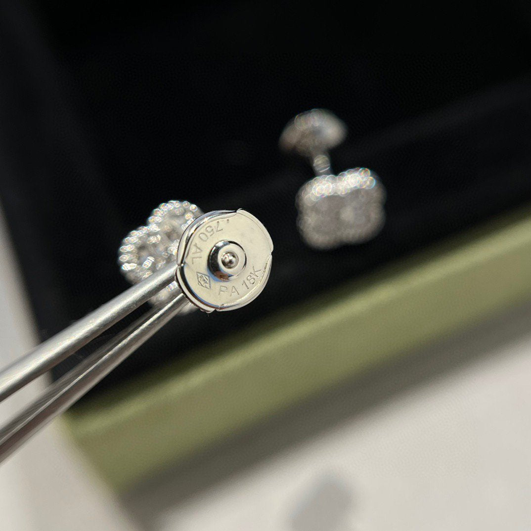 [OrnoraJewelry]CLOVER MINI DIAMOND STUD EARRINGS