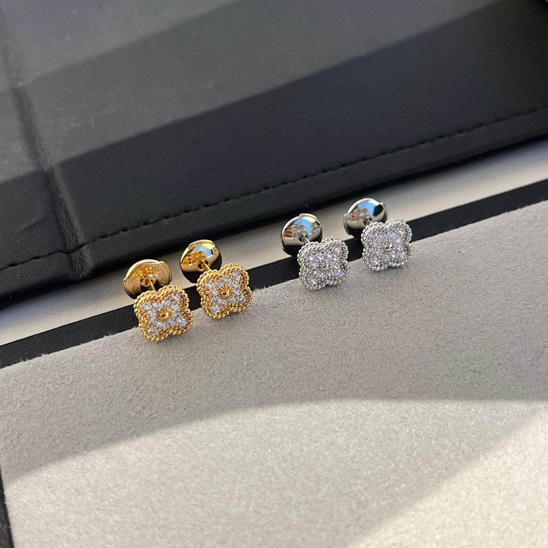 [OrnoraJewelry]CLOVER MINI DIAMOND STUD EARRINGS