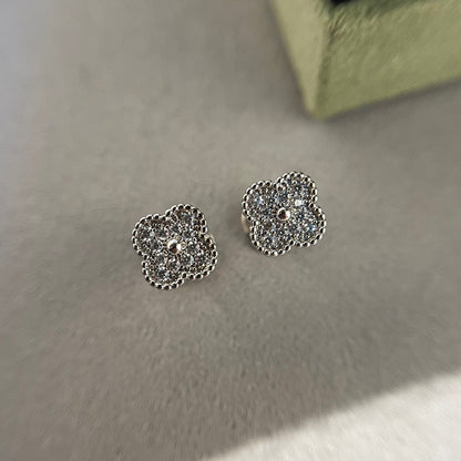 [OrnoraJewelry]CLOVER MINI DIAMOND STUD EARRINGS