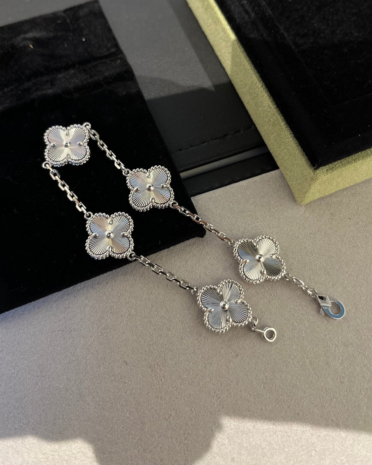 [OrnoraJewelry] CLOVER 5 MOTIF LASER BRACELET COLLECTION
